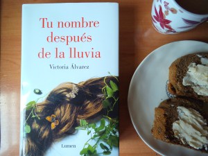 Tu nombre después de la lluvia y un par de rebanadas de tea loaf con mantequilla